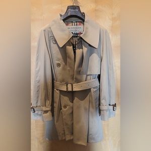 BURBERRY TRENCH COAT
